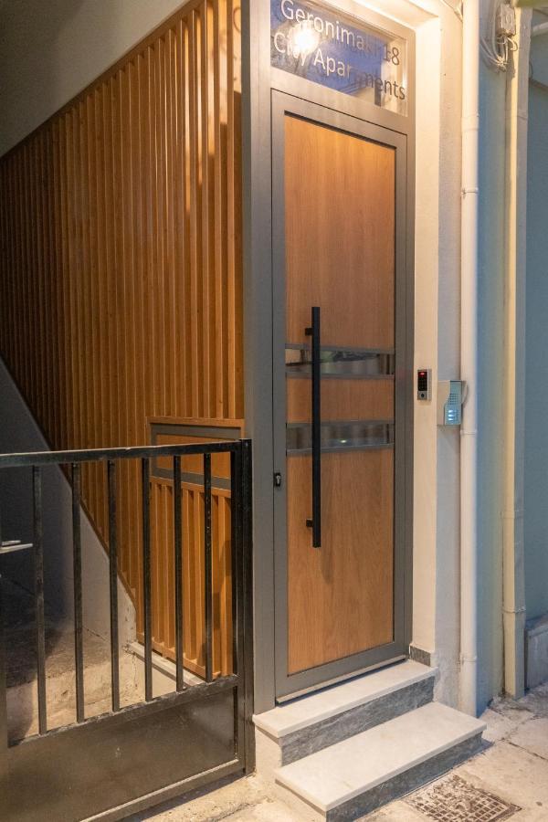 Brand New In Center Apartment *